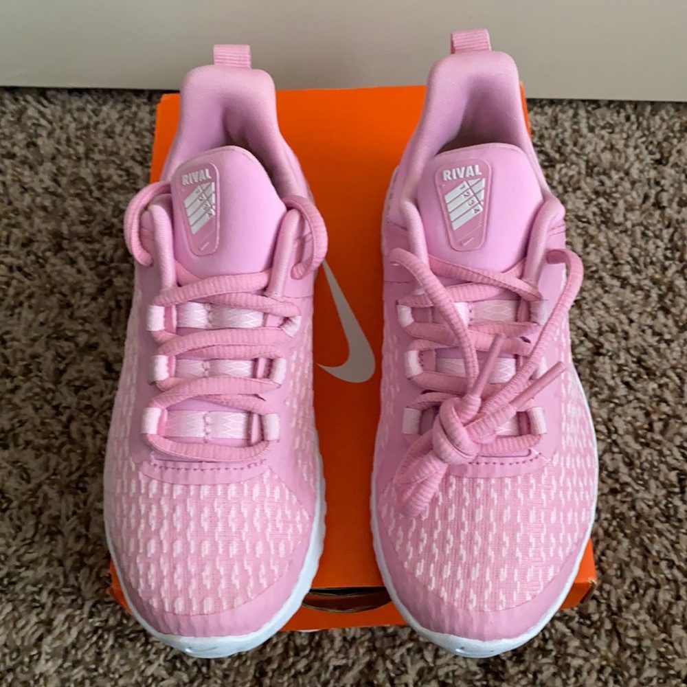 NWOT Nike Rival Shoe. Size 11.5C
